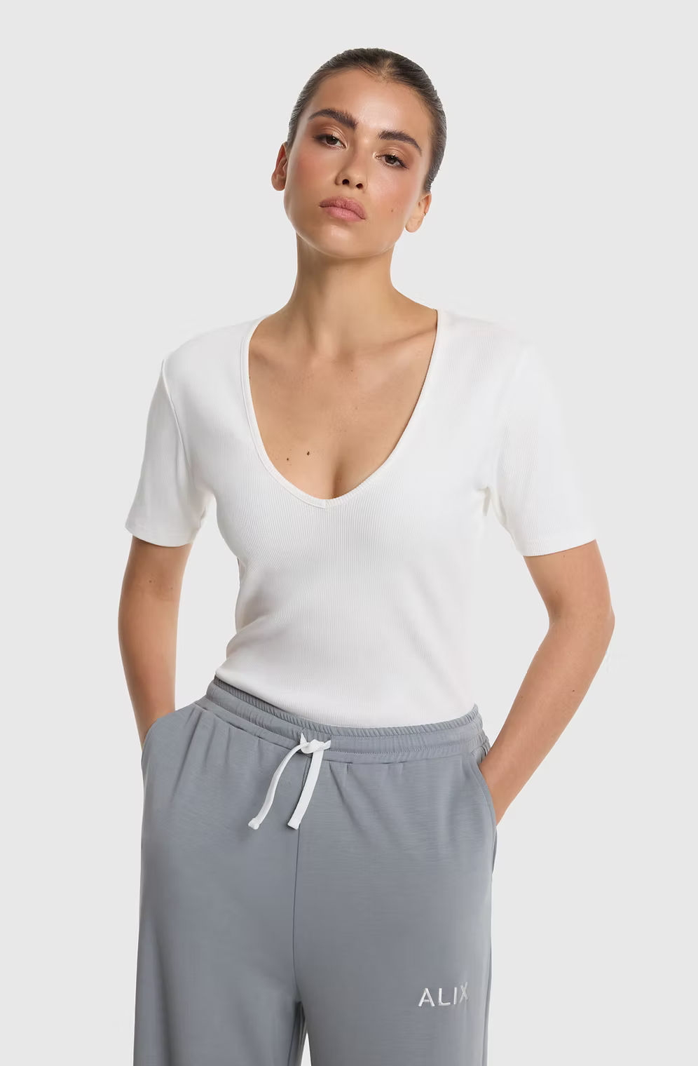 V-NECK T-SHIRT